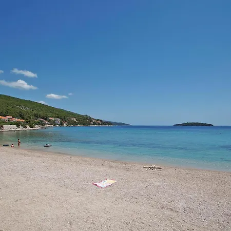 Apartman Gorgeous Apartment In Prizba With House Sea View