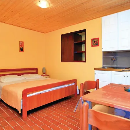 Gorgeous Apartment In Prizba With House Sea View * Prizba