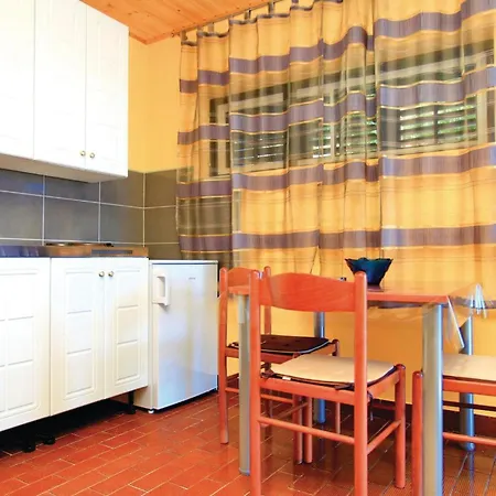 Apartment Gorgeous Apartment In Prizba With House Sea View