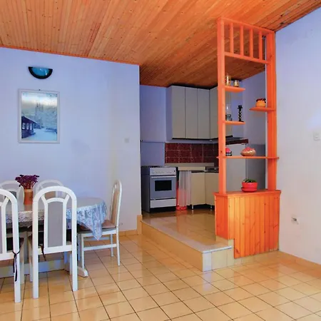 Gorgeous Apartment In Prizba With House Sea View *